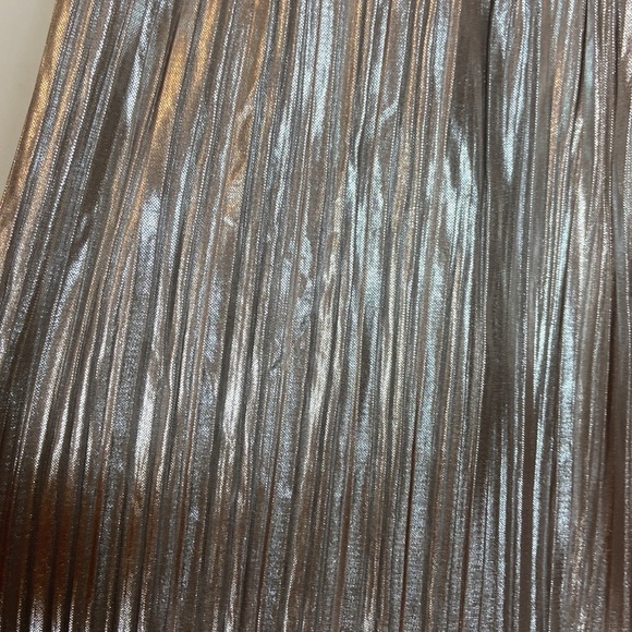 𝅺METALLIC pleated midi skirt - Picture 6 of 7